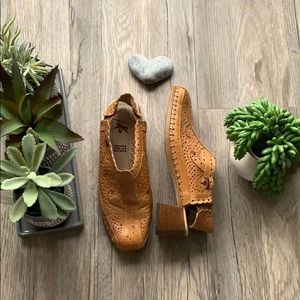 Handmade leather clog